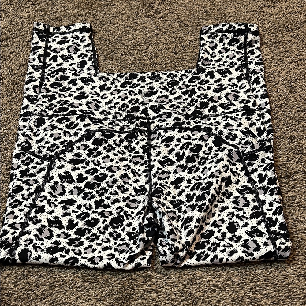 ZYIA Black and White Leopard Print Activewear - Picture 3 of 3